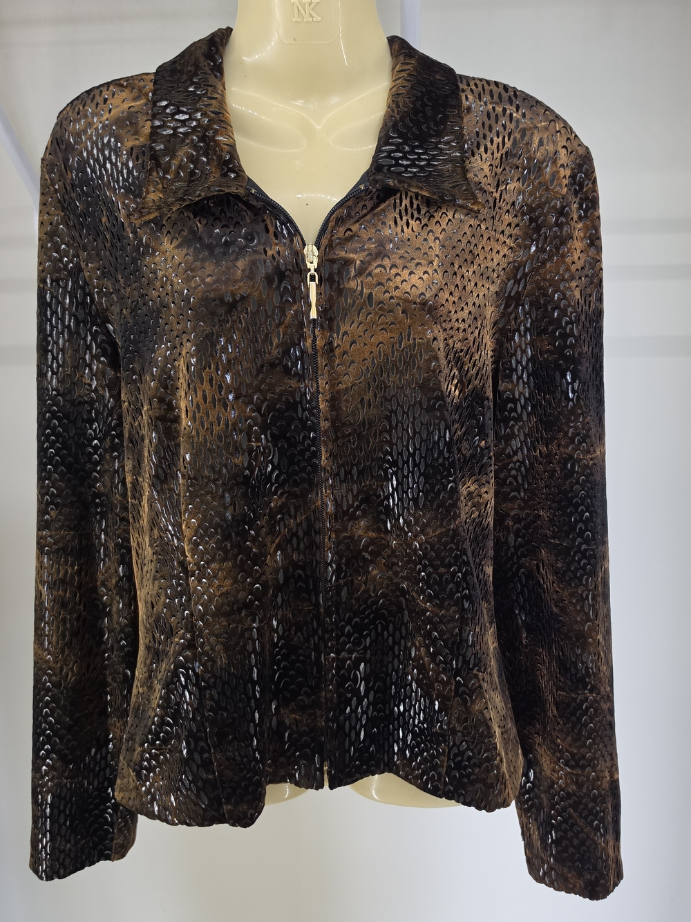 JOSEPH RIBKOFF TEXTURED VELOUR ANIMAL PRINT ZIP JACKET APPROX. SIZE 10